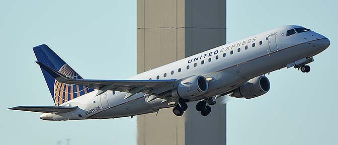 United Express Embraer ERJ 170-200 LR N130SY, Phoenix Sky Harbor, September 25, 2016